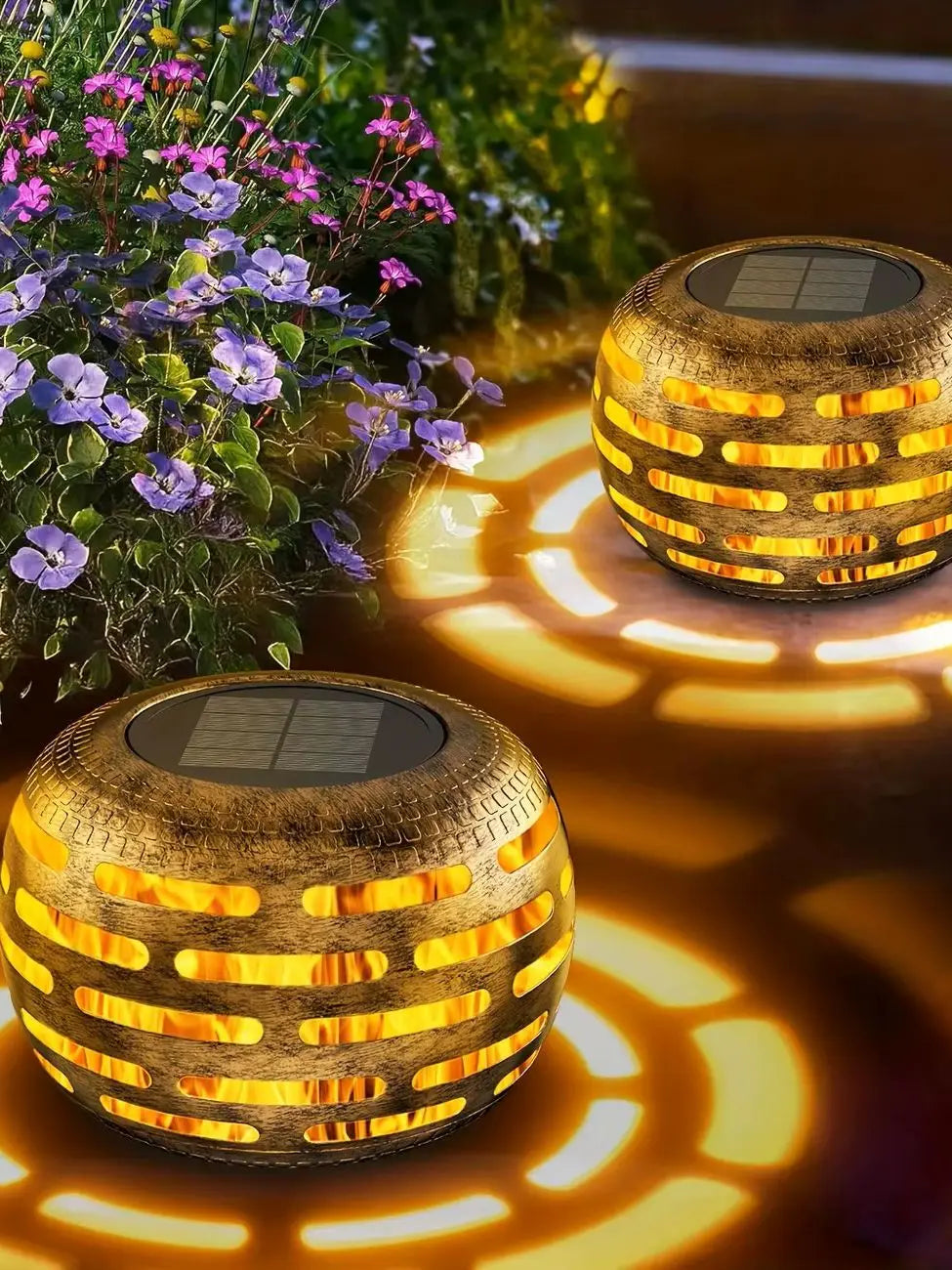 Solar Lanterns Hollow Out Retro Metal Solar Lights Outdoor Waterproof Light Flickering Solar LED Light Lantern Garden Yard Decor